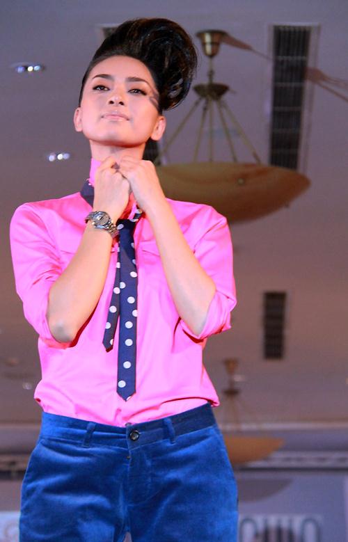 Ngô Thanh Vân khoe sự mạnh mẽ, cá tính khi xuất hiện với trang phục tomboy.
